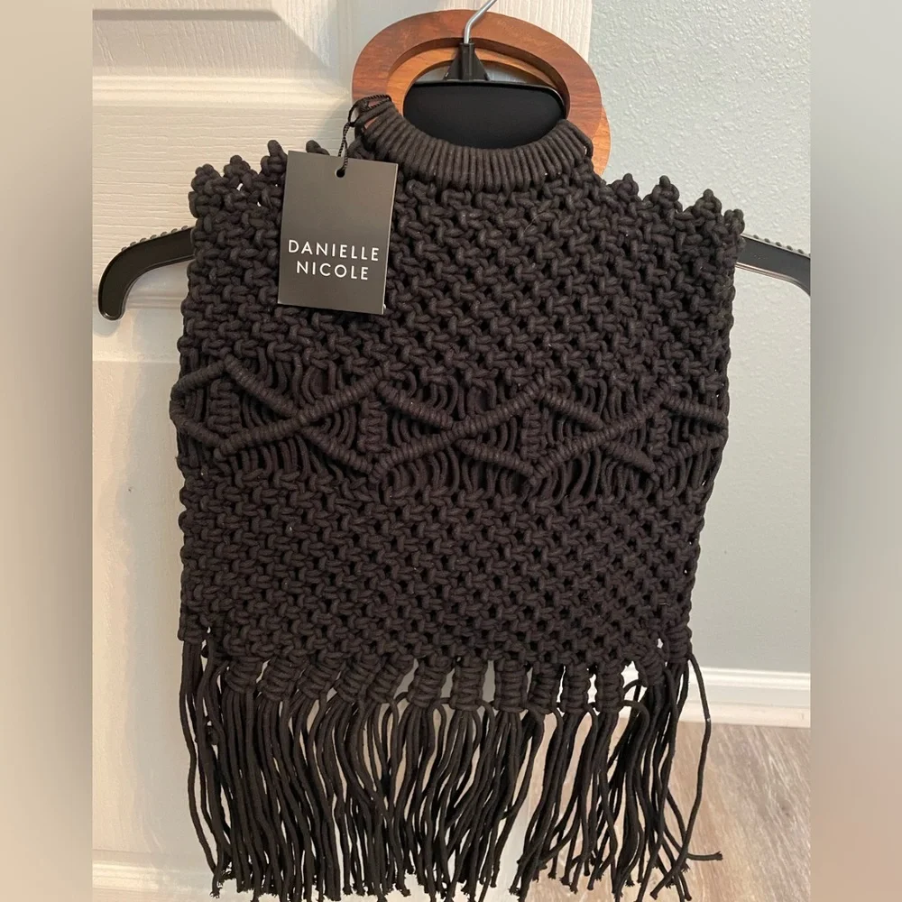 NWT Danielle Nicole. Lack weave bag, purse with wooden handles and strap - Picture 1 of 9